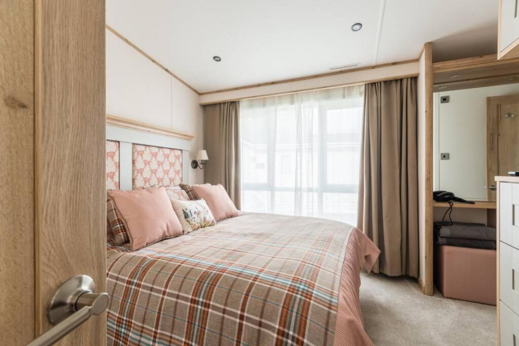 The Warren Villa South Cerney Ngoại thất bức ảnh
