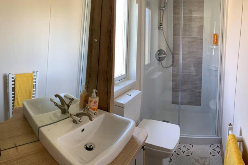 The Warren Villa South Cerney Ngoại thất bức ảnh